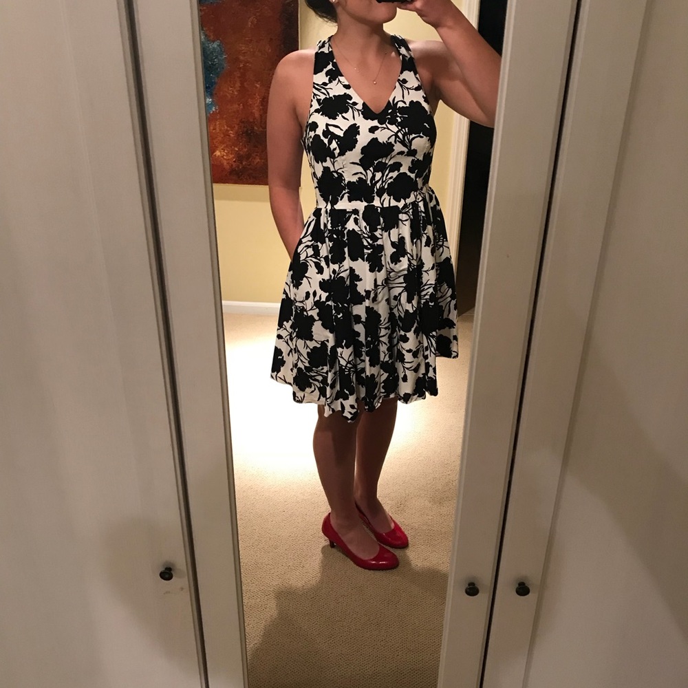 Black and white flowered pocket dress